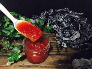 20、番茄酱,这就是已经打碎的番茄，接下来要熬制。可以加三克盐。