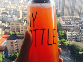 23、番茄酱,番茄酱倒出来，锅内还有一些粘在壁上的，加点水。十秒，速度十，就变成番茄汁了。