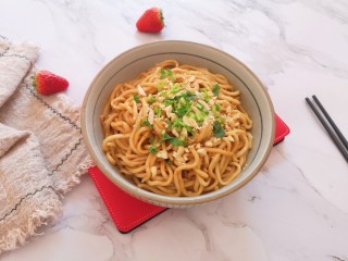 11、麻酱凉面,麻酱凉面就做好啦!