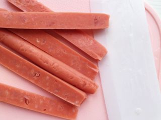 8、五彩饭团,香肠剥去外壳