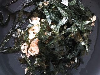 13、五彩饭团,加入海苔碎