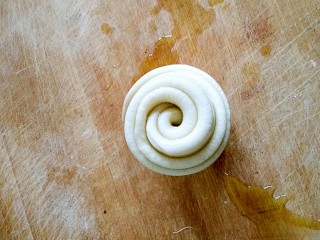 10、鸡蛋灌饼,卷成这样。