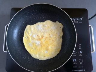 2、金顶寿司,鸡蛋煎成蛋饼