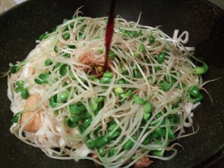 11、一碗面条+豆芽肉丝面,加生抽3勺，