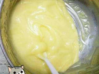 5、自制沙拉酱,经过差不多二十分钟的打发，得到了自己美味！呵呵，没有打蛋器这个活可真不好干！