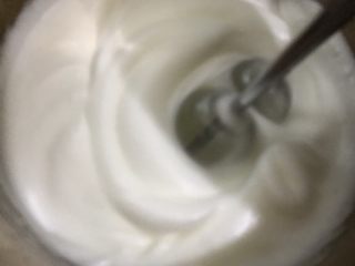 7、胖胖卷——肉松沙拉蛋糕卷,高速打发