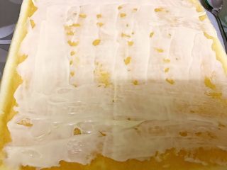 16、胖胖卷——肉松沙拉蛋糕卷,微微抹平