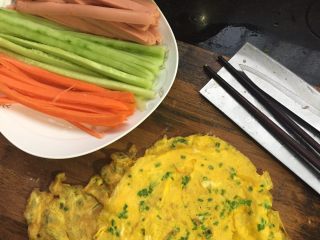 3、爱心寿司,这就是准备好的食材了，坐等糯米饭