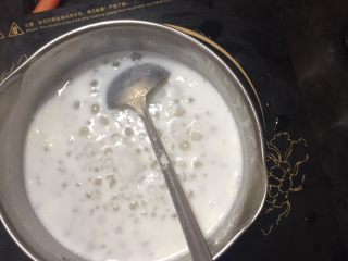 4、爱心寿司,空档时间顺带把西米露一起煮了（西米也是头天晚上用电饭煲煮好了的下次再讲解西米露的做法与注意）