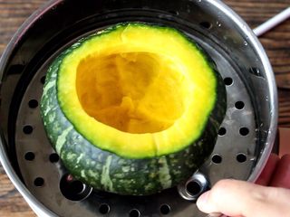 9、燕麦南瓜饭,南瓜放蒸锅