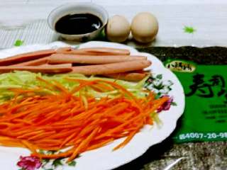 1、紫菜包饭+#挑战鸡蛋的100种做法#,准备好菜料