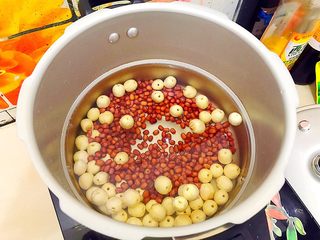 5、养生养颜之仙女羹（红豆莲子茉莉玫瑰花羹）,再放入红豆！