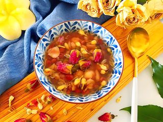 11、养生养颜之仙女羹（红豆莲子茉莉玫瑰花羹）,煮好之后，稍微凉一点就可以吃了！