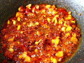 5、超级诱人无敌下饭的麻辣豆腐,当把郫县豆瓣酱翻炒出红油时