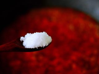 9、超级诱人无敌下饭的麻辣豆腐,放入白糖