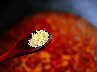 10、超级诱人无敌下饭的麻辣豆腐,再加入鸡精调味后