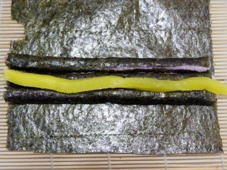 11、樱花寿司,放上一条寿司萝卜