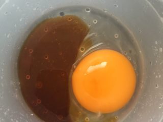 2、数字寿司,蛋加生抽打匀