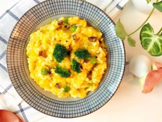 7、宝宝辅食：香甜软糯，暖融融的南瓜时蔬炖饭！18M+,几口就吃完一大碗哈