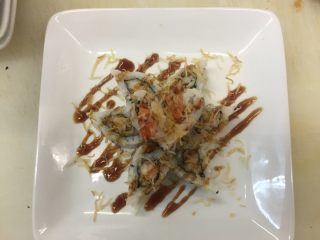 5、   爱心 虾卷,最后撒点汁水 上面撒点土豆丝。美味佳肴