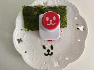 11、【咖喱牛肉】小熊便当,海苔用表情压花模压好