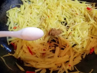 11、酸辣土豆丝,放盐，