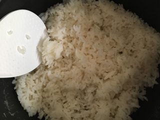 1、寿司????????????  紫菜包饭,准备好米饭????????????