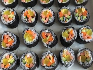 10、寿司????????????  紫菜包饭,最后摆盘就好啦～