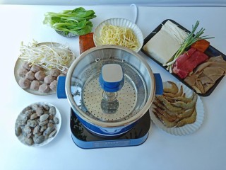 1、部队火锅,大火锅配菜大集合。