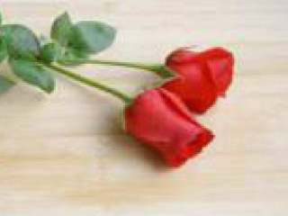 1、玫瑰丝饭,准备鲜玫瑰花。