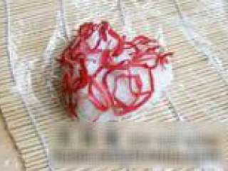 8、玫瑰丝饭,撒上玫瑰丝即可。