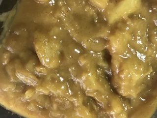 1、重口味恶搞早餐之熊猫吃翔,准备一份土豆咖喱酱（具体做法可以看一下我之前咖喱猪扒饭的菜谱）