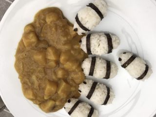 12、重口味恶搞早餐之熊猫吃翔,舀入土豆咖喱酱