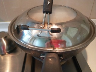 20、椒盐小花卷,15分钟后开火蒸，15分钟后关火。