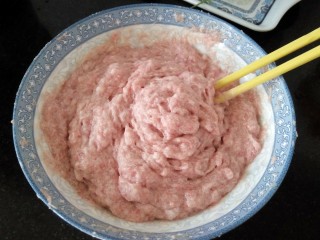 6、#地方特色小吃# 自制龙抄手,拌好后的肉馅是这种状态