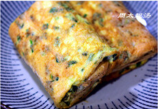 8、春韭蛤肉,如果形状不够整齐，可用寿司竹帘定型，然后用刀切成喜欢的大小即可摆盘食用了