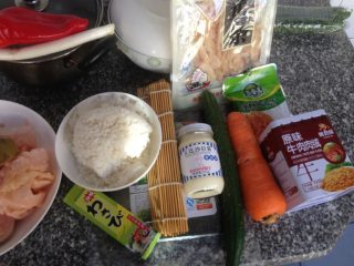 1、日本菜寿司,如图准备材料