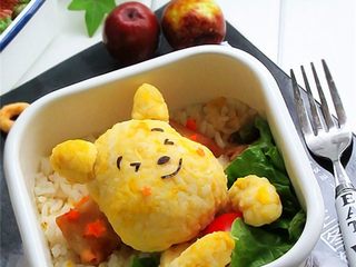 10、维尼熊便当,维尼睡着了,还在美美的做梦明天吃什么,有没有自己爱吃的肉,啊,香喷喷的小鸡炖蘑菇彷佛已经吃到了一样,他在梦里都在笑