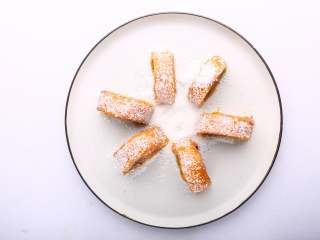 18、南瓜豆沙糯米卷,最后切成小块即可