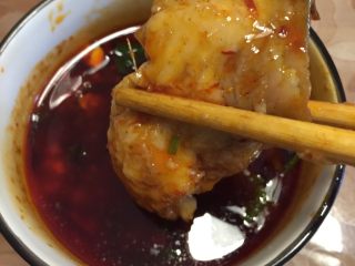 20、美味火锅鱼,蘸一下油碟，味道美！