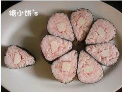 5、花朵寿司,摆盘，用芥末点缀出叶子的效果
