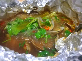 12、锡纸花甲粉,喜欢吃辣的可以加点辣油