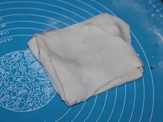 6、酱香饼,一片压一片，折叠在一起