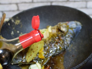 11、家常炖鱼,加老抽