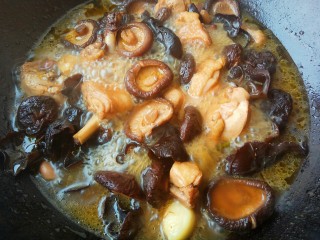 12、超美味的黄焖鸡,大火先烧开