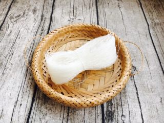 2、低油低盐健康美味下饭菜 牛背筋粉丝煲,主要食材:粉丝