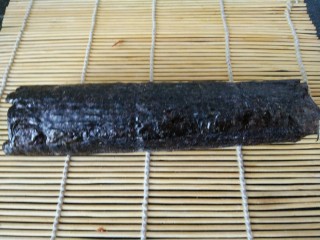 14、黑米寿司,看图中捏得很紧了已经