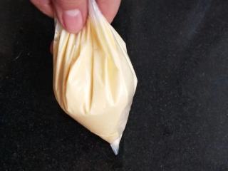 5、蕾丝鸡蛋饼,淋到一个角上