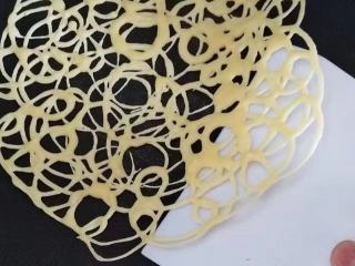 9、蕾丝鸡蛋饼,一面看面糊凝固了可以么面