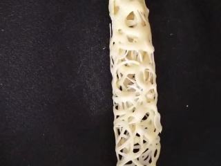 11、蕾丝鸡蛋饼,趁热在锅里卷起来